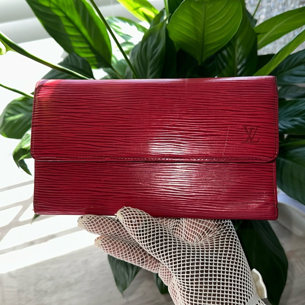 LV red Epi long wallet